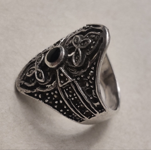Vintage Sterling Silver Marcasite & Onyx Ring - Picture 5 of 16